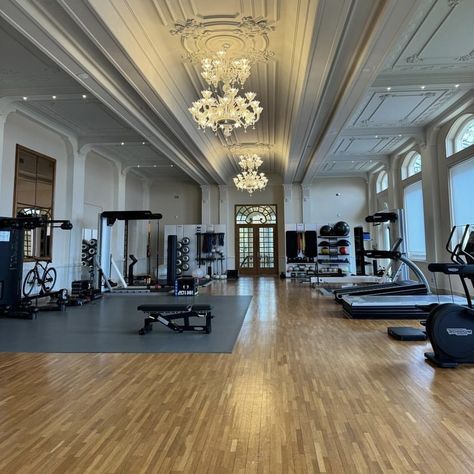 Pretty Gym, Unique Buildings Architecture, Yuri Ayato, Dream Home Gym, Dance Rooms, Luxury Houses Mansions, Aesthetic Interior, Gym Room At Home, Dream Mansion