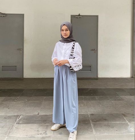 Ootd Muslim, Mix And Match Outfits Hijab, Outfits Hijab, Racun Shopee, Casual Hijab, Casual Hijab Outfit, Muslim Fashion Outfits, Fashion Hijab, Outfit Hijab