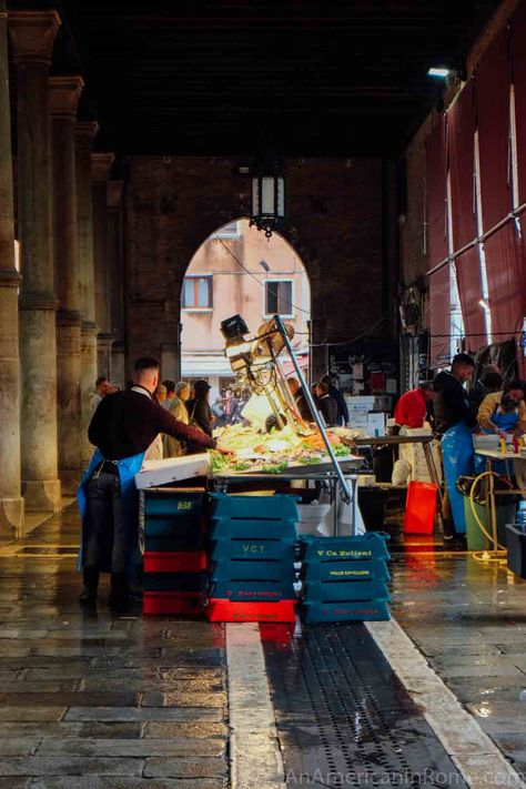 Fresh Food Market, Venice City, Italian Market, Rialto Bridge, Water Boat, Italian Life, Outdoor Food, Fresh Market, Food Stall