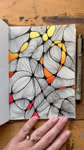 Tawnie Jeanne on Instagram: "“X” marks the spot! Hopefully this will give some of you the courage to try out Neurographic Art if you haven’t already.   This is a fantastic way to start an “ugly” sketchbook because it’s fun but it’s also good for your mind 😊 And the whole point of starting an “ugly” sketchbook is to give you some mental freedom and to break away from striving for perfection.   In the pages after you can go ahead and get crazy using whatever you want to but this is a great place to start if you’re unsure how 😊 • • • #sketchbook #howto #mentalhealth #arttherapy #neurographicart #neurographica #artastherapy" Neurographic Art Ideas, Mindful Doodles, Ugly Sketchbook, Neurographic Drawing, Mental Freedom, Neuroscience Art, Graffiti Drawings, Easy Graffiti, Easy Graffiti Drawings