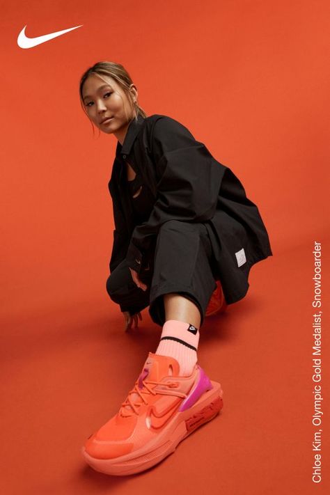 Find your own style with fall essentials de Nike Model Photography, Nike Photography Ad Campaigns, Nike Models Women, Nike Photoshoot Women, Nike Product Photography, Nike Editorial Photography, Nike Campaign Photography, Sneaker Photoshoot Ideas, Nike Shoot