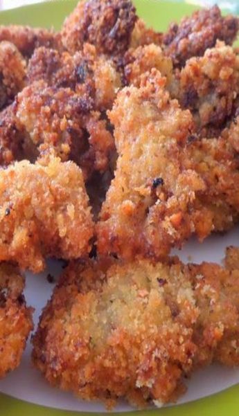 Oyster Appetizers, Breaded Oysters, Oyster Dishes, Dessert Chef, Oyster Recipes, Fried Oysters, Shellfish Recipes, Light Golden Brown, Shallow Bowl