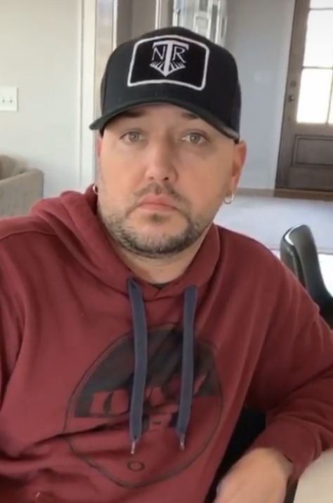 Jason Aldean Selfie Picture, Luke Bryan Selfie Pictures, Jason Aldean Selfie, Dax Emry, Keanu Reeves Sister, Roman Reigns Workout, Jason Alden, Kenney Chesney, Jj Lin