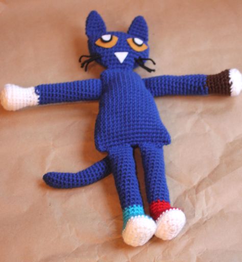 http://www.repeatcrafterme.com/2012/06/pete-cat-crochet-doll.html Pete The Cat Crochet, Crochet Characters, Kat Haken, Crochet Cat Hat, Crochet Dreams, Repeat Crafter Me, Speech Delay, Crochet Classes, Cat Crochet