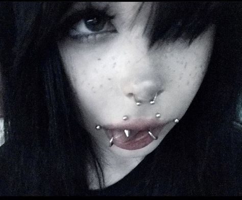 #emo #emogirl #y2k #scenecore #egirl discord pfp #pinterest #piercing #pfp #tumblr #dark #goth Emo Piercings, Angel Bites Piercing, Mouth Piercings, Face Piercings, Cool Piercings, Facial Piercings, Cute Piercings, Goth Makeup, Body Jewelry Piercing