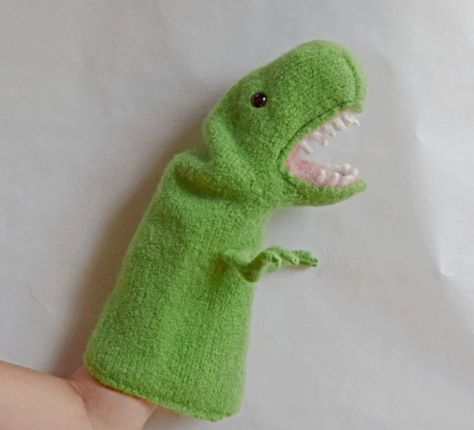 Dinosaur Puppet Diy, Felted Dinosaur, Dinosaur Puppet, Felt Puppets, Quiet Toys, Puppets Diy, Sewing Creations, Sock Puppets, Creative Creations