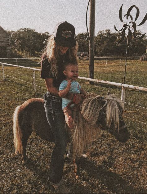 Country Mom And Daughter, Country Kids Aesthetic, Western Family Pictures With Kids, Country Mom Aesthetic, Country Family Aesthetic, Country Life Family, Western Baby Pictures, Country Daughter, Country Baby Pictures