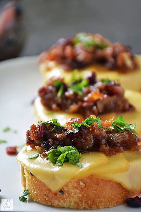 Cranberry Bacon Jam Crostini is the perfect party appetizer! Bite sized deliciousness that's quick and easy to make will be the hit of your parties year after year! Perfect for Christmas and New Year's Eve, but also great to enjoy year round! #LTGrecipes Bacon Jam Crostini, Bacon Jam Appetizer, Jam Appetizer, Crowd Pleaser Appetizers, Yummy Appetizers Parties, Best Holiday Appetizers, Grill Sandwich, Crostini Appetizers, Holiday Appetizers Easy