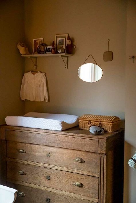 Vintage Nursery Room, Brown Nursery, Cottage Nursery, Newborn Room, Kids Rooms Inspo, Baby Corner, Wood Nursery, Nursery Room Design, Baby Room Inspiration