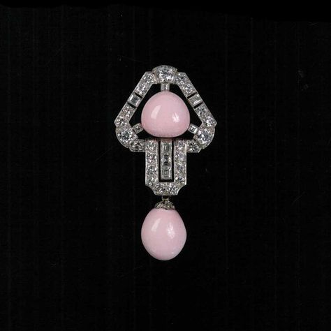 Conch Pearl, Conch Jewelry, Antique Costume Jewelry, Pearl Jewels, Pearl Pink, Diamond Brooch, Royal Jewels, Pearl Brooch, Queen Mary