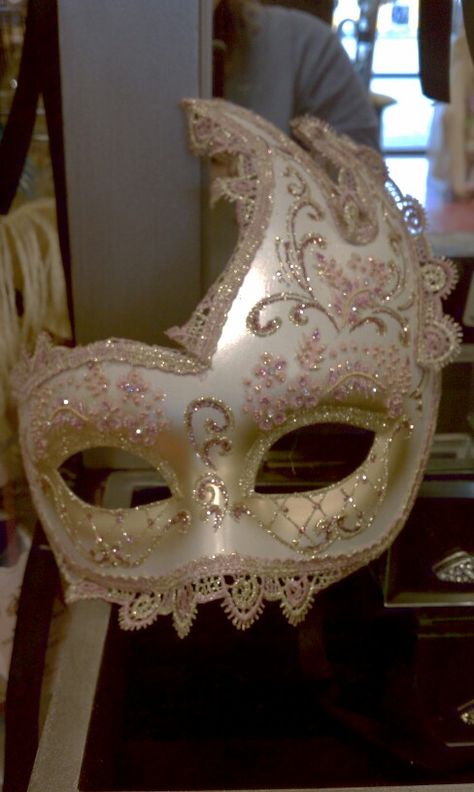 Pink, gold and white. Pink And Gold Masquerade Mask, Light Pink Masquerade Mask, Pink Masquerade Party, Mascarade Party Dresses, Pink Masquerade Dress, Mascara Ball, Masquerade Quinceanera Ideas, Quinceanera Ideas Pink, Masquerade Suit