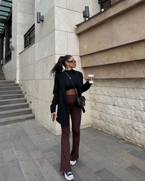 Brown Gym Leggings Outfit, Brown Flare Leggings Outfit Winter, Brown Legging Outfits Winter, Flared Brown Leggings Outfit, Outfits With Brown Flare Leggings, Brown Flair Legging Outfit, Chocolate Brown Leggings Outfit, Brown Leggings Outfit Summer, Styling Brown Leggings