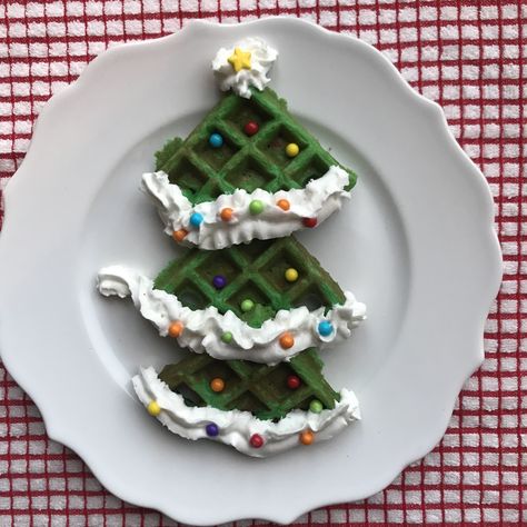 Christmas Tree Waffles, Christmas Brunch, Xmas Food, Christmas Feeling, Christmas Breakfast, Christmas Cooking, Christmas Snacks, Fun Kids Food, Christmas Decor Ideas