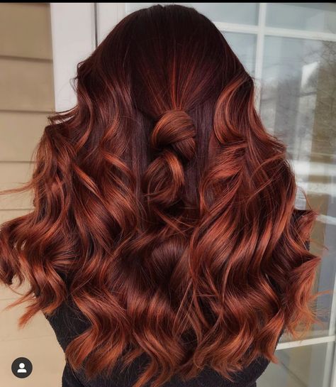 Dark Red Hair Ideas, Copper Red Balayage, Red Hair Ideas, Deep Red Hair, Red Balayage Hair, Rambut Brunette, Red Balayage, Ginger Hair Color, Dark Red Hair