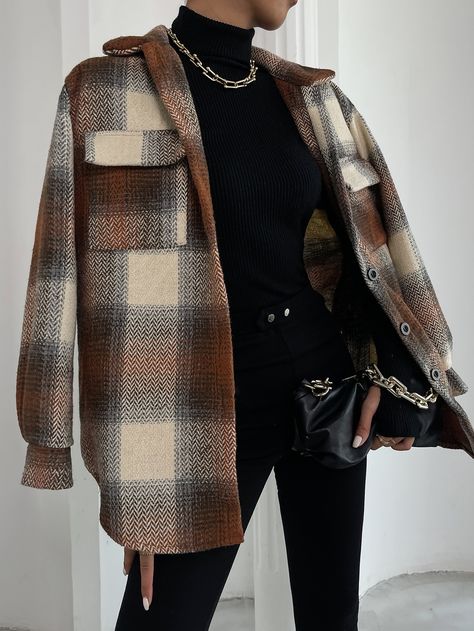 Academia Business Casual, Boho Plaid, Preppy Blazer, Business Casual Minimalist, Casual Outfits For Women, Preppy Grunge, Black Overcoat, Blazer Outfits For Women, Trendy Business Casual