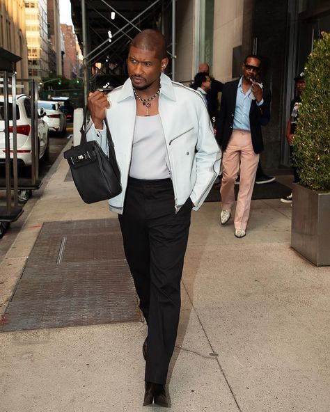 #Usher wore a full #Hermes look styled by @therealnoigjeremy to the brand’s latest show. Thoughts? 📸 @tomasherold #usherfbd | Instagram Usher Raymond, Hermes Men, Music Genres, Stylish Men, Aesthetic Pictures, Mens Outfits, On Instagram, How To Wear, Instagram