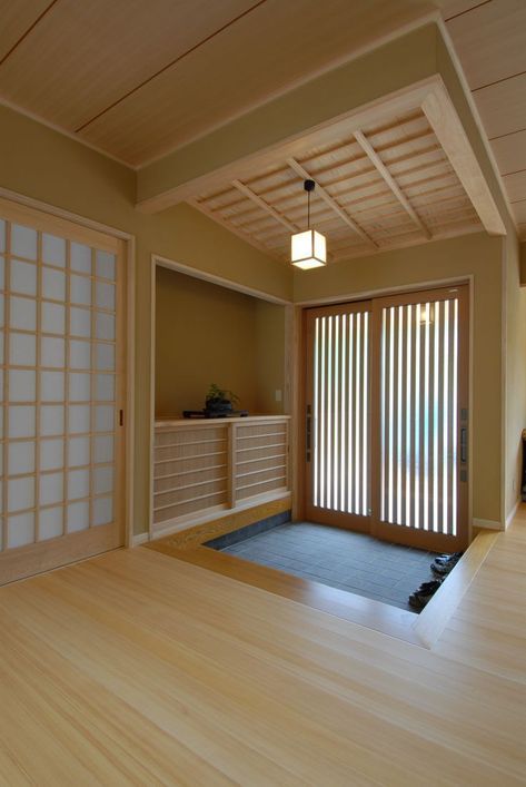 Japanese Entrance Door, Japanese Style Homes, Cute Aesthetic Rooms, Japan Interior Design, Japanese House Design, Japanese Home Design, Japanese Style House, Traditional Japanese House, Japanese Interior Design