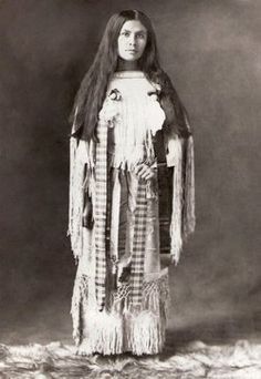 Wanada (Woon-ardy)  Parker Page, 1882 - 1970, was the last surviving daughter of Quanah Parker, and granddaughter of Cynthia Ann Parker. Parents:   Quanah Parker (1845 - 1911)   Weckeah Parker (____ - 1923)    Spouses:   Walter Komah (1884 - ____)*   Harrison Page (1892 - 1980)* Read her biography at the link. Comanche Indians, Native American Photography, Quanah Parker, Native American Woman, Native American Images, Native American Symbols, Native American Pictures, Native American Photos, Indigenous Americans