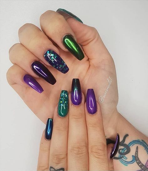 Disney Nails Malificent, Gelish Halloween, Ursula Nails, Maleficent Nails, Black And Purple Nails, Nails 23, Glass Nails Art, Queen Nails, Mirror Nails