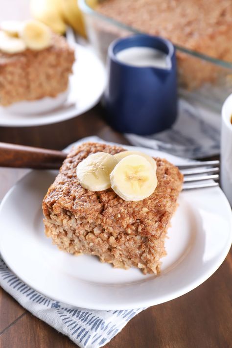 Almond Butter Banana Bread Baked Oatmeal Almond Butter Banana Bread, Banana Bread Oatmeal, Almond Butter Oatmeal, Banana Bread Baked Oatmeal, Almond Oatmeal, Butter Banana Bread, Recipes Banana, Baked Oatmeal Recipes, Oatmeal Bars