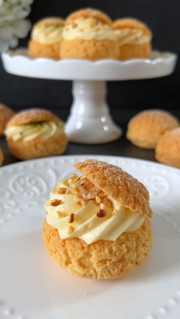 Choux Dough, Creme Filling, Pistachio Paste, Choux Cream, Cream Puff Recipe, Cream Decor, Hazelnut Chocolate, Chocolate Spread, Cream Filling