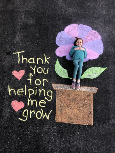 Teacher appreciation sidewalk chalk #sidewalkchalk #teacherappreciation Mothers Day Crafts Preschool, Chalk Photos, Chalk Activities, Mother's Day Projects, Graduation Crafts, Mother's Day Activities, Mothers Day Decor, Mothers Day Crafts For Kids, Daycare Crafts