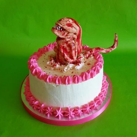 Xenomorph Funny, Horror Cakes, Alien Cake, Horror Cake, Giger Alien, Ellen Ripley, Alien Xenomorph, H.r. Giger, Movie Cakes