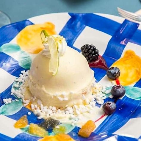 The Lemon Delight (Delizia al Limone) dessert pretty much encompasses the Amalfi Coast on a spoon. Lemon Delight Recipe Amalfi, Lemon Delight, Sponge Cake Filling, Famous Desserts, Most Popular Desserts, Recipe Pasta, Cream Custard, Recipes With Whipping Cream, Lemon Custard