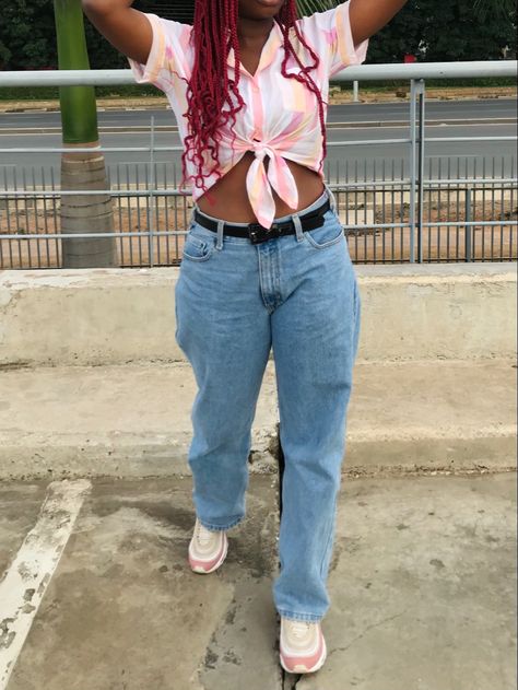 Boyfriend jeans inspired fit paired with matching pink top and sneakers💕 #fashion #outfits #nike #streetstyle #sneakers Sneakers Fashion Outfits, Pink Top, Pink Tops, Boyfriend Jeans, Sneakers Fashion, Mom Jeans, Street Style, Fashion Outfits, Nike