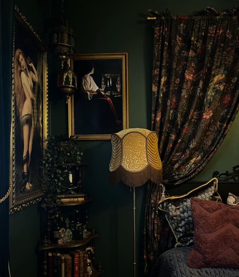 Dark Green Witchy Bedroom, House Design Dark, Home Decor Ideas Dark, Deep Red Bedroom, Home Aesthetic Dark, Dark Maximalist Decor, Cottage Homes Interior, Apartment Refresh, Frozen Room