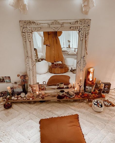 Altar Space In Bedroom, Home Alters Sacred Space Altars, Altar Ideas Small Space, Altar In Bedroom, Ancestor Altar Setup, Diy Altar Table, At Home Altar, Home Altar Ideas Spiritual, Witch Altar Setup