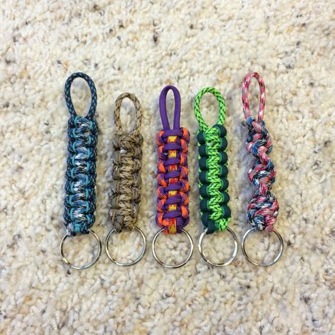 Paracord Keychains Paracord Keychain Diy Simple, Paracord Keychain Diy, Paracord Pouch, Paracord Projects Tutorials, Willow Decor, Paracord Designs, Cord Bracelet Diy, Paracord Necklace, Cobra Weave