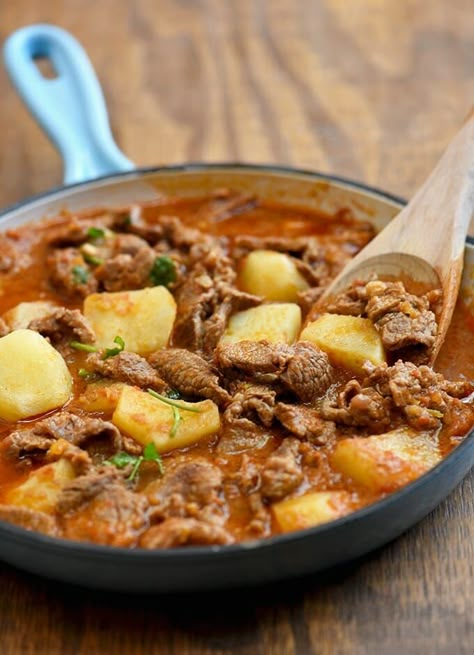 Spicy Carne guisada with potatoes and a hearty tomato sauce. This Mexican-style beef dish is hearty, big-flavored and perfect with rice! Guisada Recipe, Salvadorian Food, Carne Guisada, Meat And Potatoes, Mexican Dinner, Beef And Potatoes, Spicy Beef, Hispanic Food, Mexican Food Recipes Easy