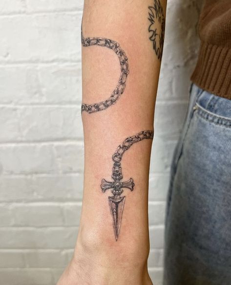 Hunter Tattoo, Chain Tattoo, Sharpie Tattoos, Tasteful Tattoos, Small Tattoos For Guys, Dainty Tattoos, Subtle Tattoos, Aesthetic Tattoo, Arm Tattoos For Guys