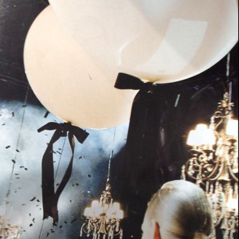 Big white balloons w black bows tied to them ~ elegant Black Wedding Balloons, White Balloons Black Ribbon, Balloons With Ribbon Bows, Balloons Wedding Reception, Giant Balloon Decor, Big Round Balloons, Don Perignon, Black And White Balloons, Pretty Balloons