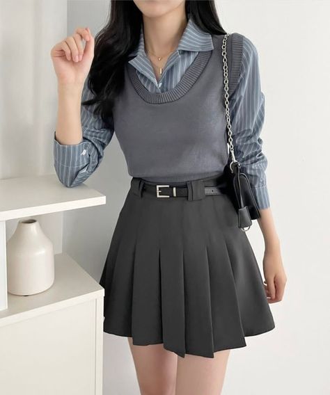 Korean Outfits Skirts, Rok Outfit, Outfit Korean Style, Korean Outfit Street Styles, Korean Casual Outfits, Casual Day Outfits, Classy Work Outfits, Stylish Work Outfits, 가을 패션