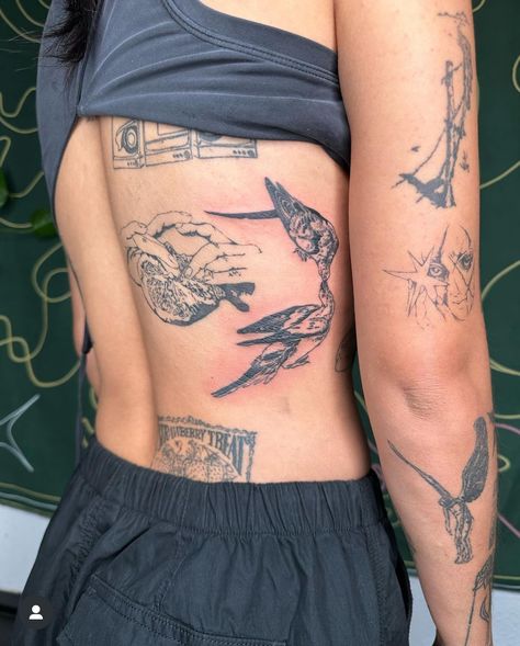 Overlapping Tattoos, Tattoos Classy, 16 Tattoo, Torso Tattoos, Funky Tattoos, Fine Line Tattoo, Line Tattoo, 1 Tattoo, Discreet Tattoos