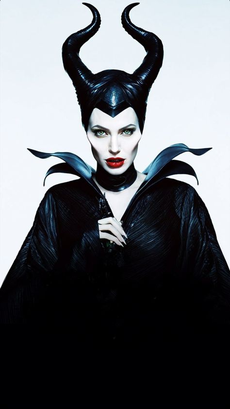 Malifisenta Costume Makeup, Malificent Fairy Costume, Malificiant Aesthetic, Malifisenta Costume, Maleficent Characters, Maleficent Portrait, Cartoon Female Characters, Maleficent Fashion, Maleficent Fairies