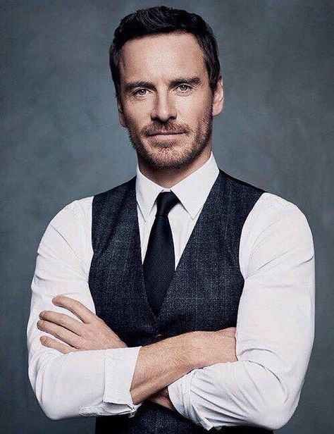 Michael Fassbender Corporate Headshot Poses, Best Portrait Photography, Male Portrait Poses, Business Portrait Photography, Headshot Poses, Corporate Portrait, Portrait Photography Men, Corporate Photography, Men Photography