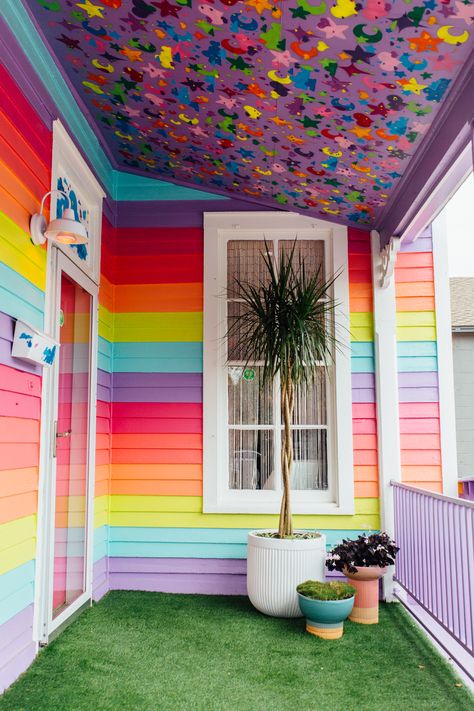 This 1930s Austin Bungalow Is a Magical Rainbow Inside & Out Chairs As Shelves, Ombre House Exterior, Rainbow House Exterior, Colorful Room Inspiration, Bright Colored Rooms, Colorful House Interior, Rainbow Room Ideas, Bright Maximalist Decor, Maximalist Dressing