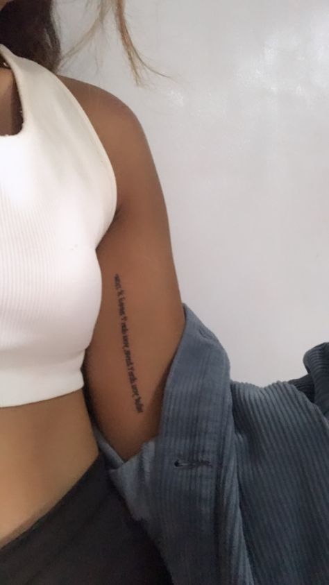 Hidden Placement Tattoo, Tatto On Arms Girl, Inner Arms Tattoo Women, Bicep Arm Tattoos For Women, Unic Tattoo Women, Tattoos On Inner Bicep, Bicep Script Tattoos For Women, Tattoo Ideas Female Script, Tattoos For Women Black People