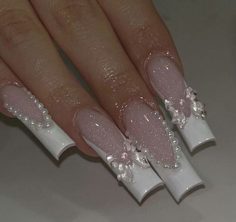 White Nails With Bow Design, Nail Inspo Birthday Set, White Theme Nails, Latina Nails White, Dark Themed Nails, Girly Acrylic Nails Coffin, 16th Birthday Nails Sweet 16, Pink Sweet 16 Nails, White Nail Inspo Acrylic