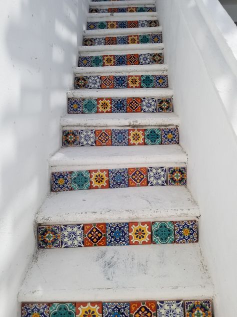 Tiled Outdoor Steps, Mosaic Stairs Outdoor, 2nd Floor Addition, Stairs Tiles Design, Classic Kitchen Style, Spanish Floor Tile, Tiled Staircase, Front Stairs, Tile Steps