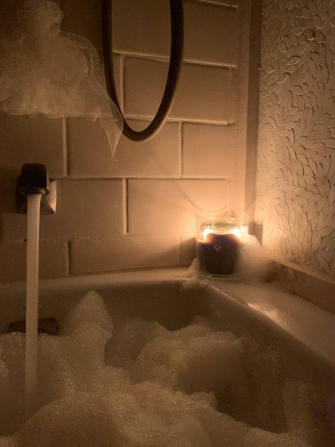 Savannah Core, Romantic Scenarios, Bubble Bath Aesthetic, Bathtub Aesthetic, Cozy Bath, Bath Aesthetic, Cosy Apartment, Holiday Morning, White Lies