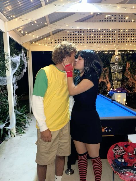 Couples Creative Costumes, Scott Pilgrim Couples Costume, Cute Couples Costumes College, Maeve And Johnny Costume, Not Basic Couple Halloween Costumes, Mavis And Johnny Costume Couple, Grunge Couple Halloween Costumes, Johnny And Mavis Halloween Costume, Mavis And Jonathan Costume