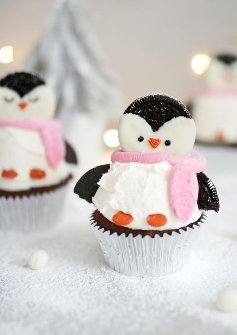 Polar Bear Cupcake, Culinary Photography, Easy Christmas Cupcakes, Penguin Cupcakes, Winter Cupcakes, Vegan Chocolate Cupcakes, Cocoa Powder Cookies, Bear Cupcakes, Octoberfest Food