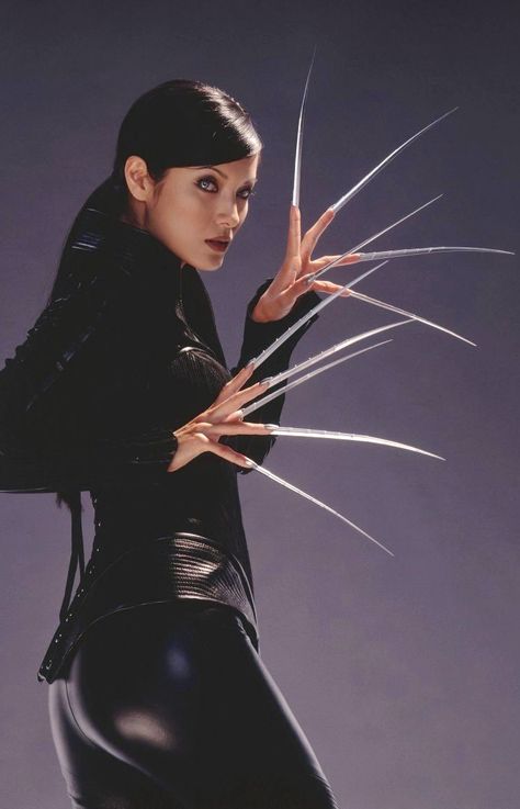 N°11 - Kelly Hu as Yuriko Oyama / Lady Deathstrike - X-Men 2 United by Bryan Singer - 2003 Lady Deathstrike, Kelly Hu, Badass Women, Super Hero Costumes, Superhero Art, Movie Photo, Man United, Xmen, Marvel Movies