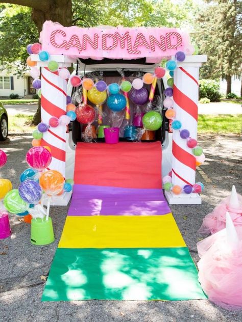 Car Engagement Photos, Church Halloween, Vanellope Y Ralph, Candy Theme Birthday Party, Candy Land Birthday Party, Hallowen Ideas, Fluted Columns, Candy Birthday Party, Valentine Day Boxes