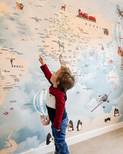 World Map Playroom, Wallpaper For Toddler Boy Room, Kids Room Wallpaper Boys, Toy Room Wallpaper, Nursery World Map, World Map Wallpaper Kids Room, World Map Kids Room, Map Themed Bedroom, Wallpaper Kids Bedroom