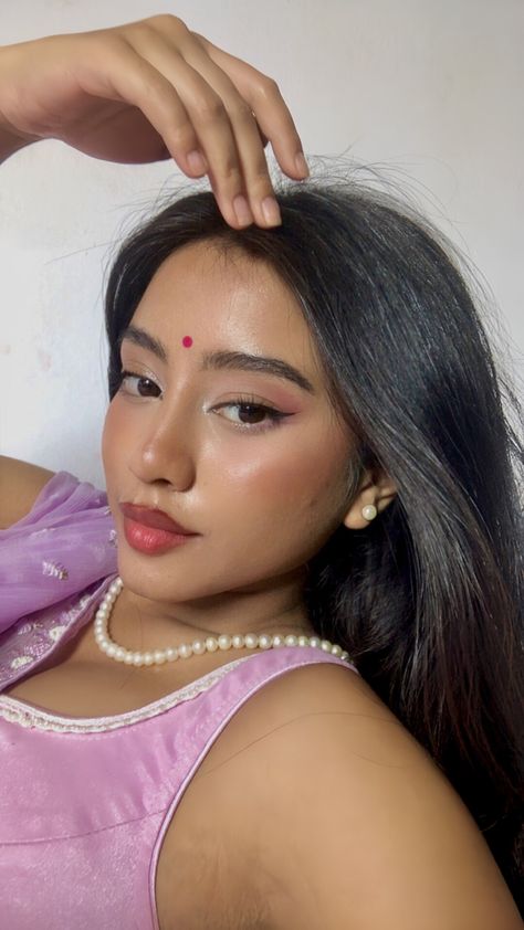 #desi #desicore #sari #indian #nepali #traditional #fashion #fashion #makeup #jwellery Nepali Makeup, Makeup Ideas For Indian Skin, Light Indian Makeup, Makeup With Saree, Makeup Indian Girl, Makeup Ideas Indian, Diwali Makeup Look Indian, Onam Makeup, Onam Makeup Look